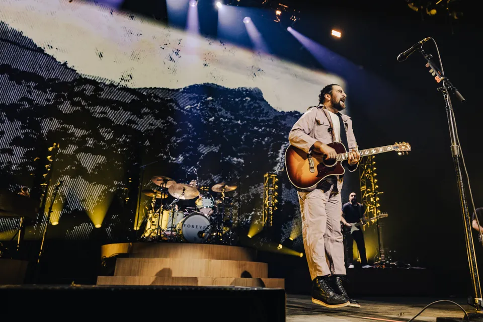 Noah Kahan's Euphoric New England Homecoming at MGM Music Hall